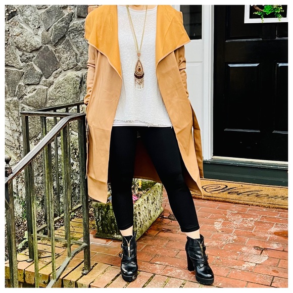 Elegant Tan Women's Coat - Picture 2 of 9